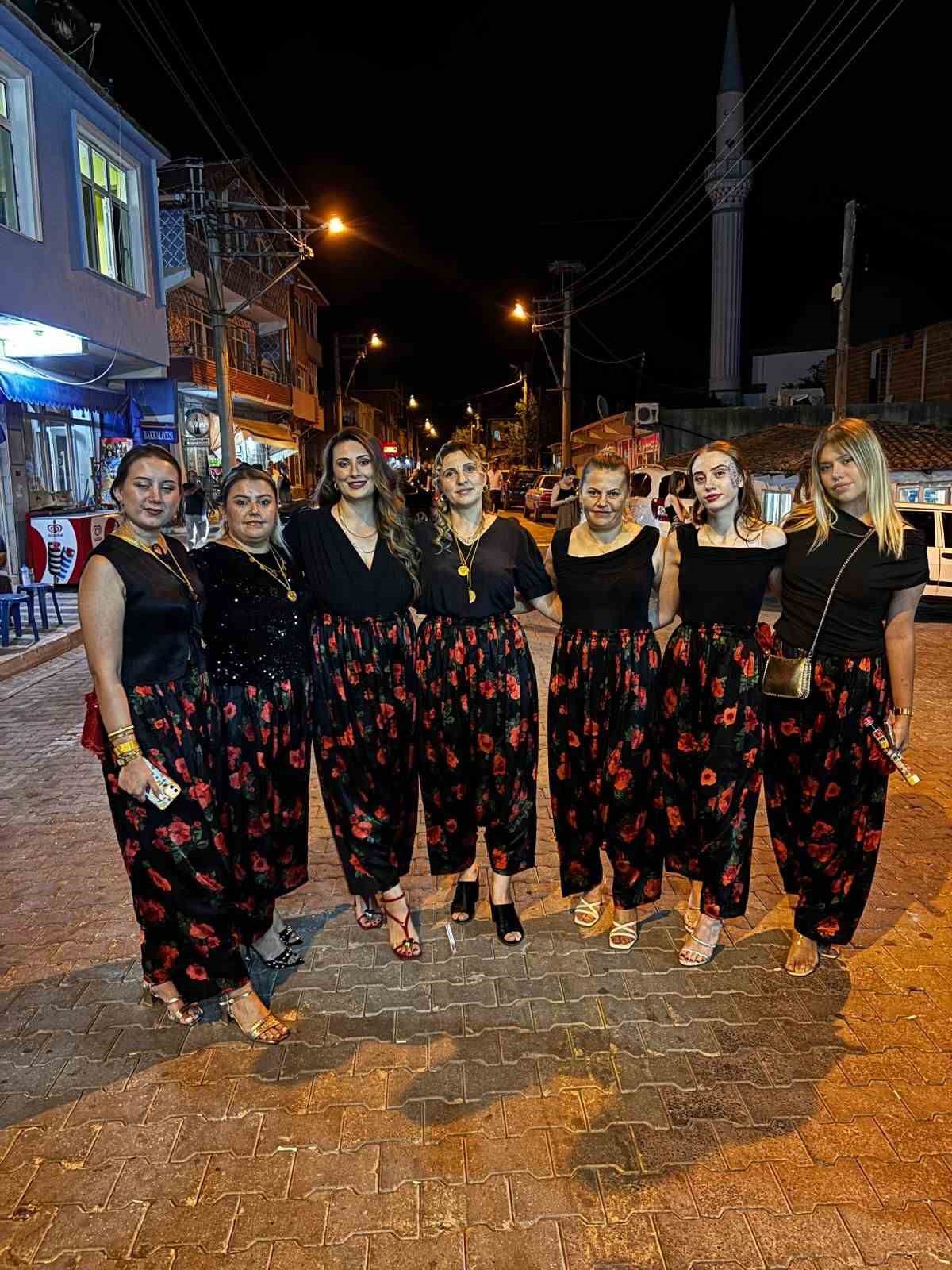 Hayrabolu&rsquo;da "Şalvar Gecesi" renkli g&ouml;r&uuml;nt&uuml;lere sahne oldu
