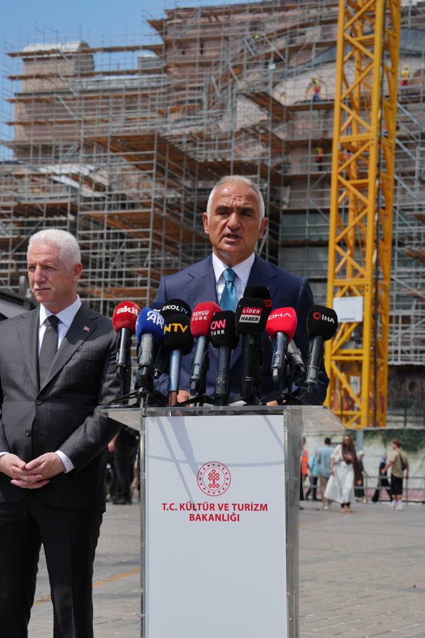 Bakan Ersoy, Ayasofya-i Kebir Camii Şerifi&rsquo;ndeki restorasyon s&uuml;recini anlattı

