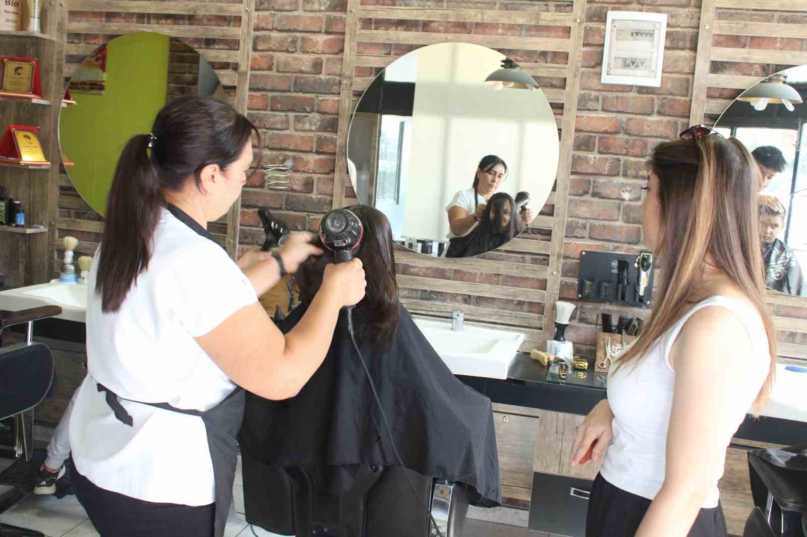 Haydi &ccedil;ocuklar muhtar tıraşına
