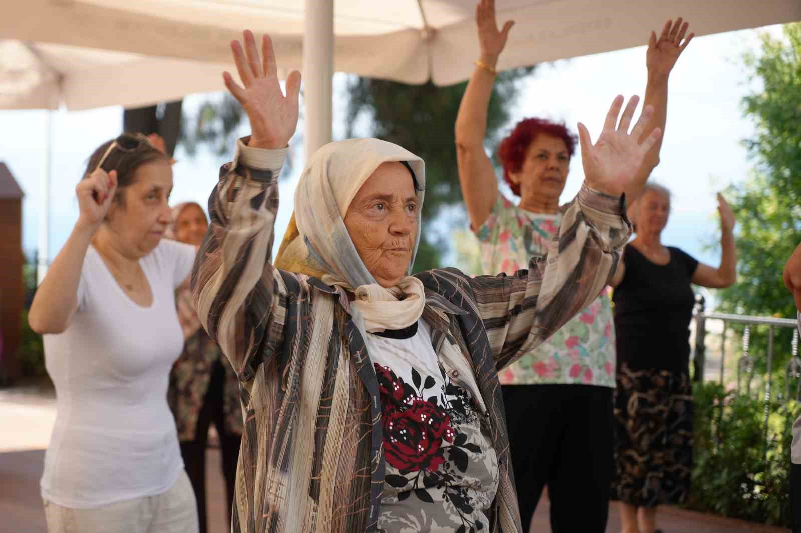 Kocaeli’nin "çınarları" ikinci baharlarını kulüpte yaşıyor