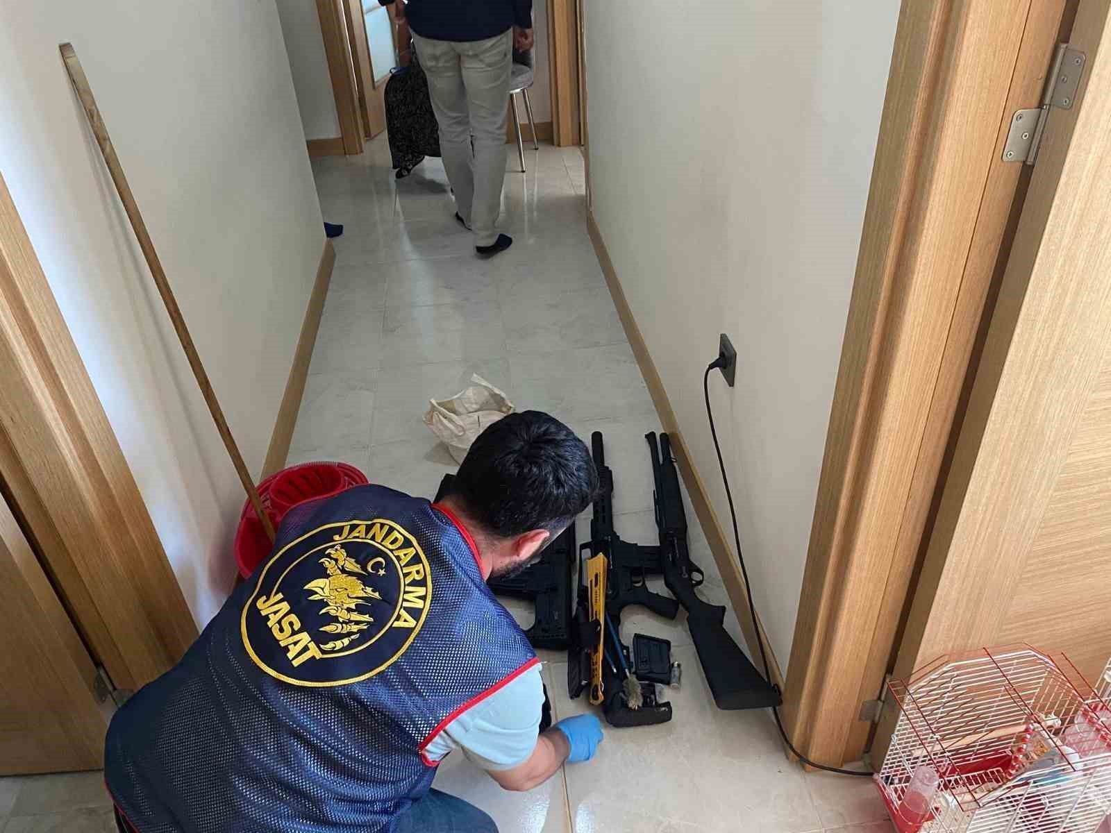 Evden cephane çıktı