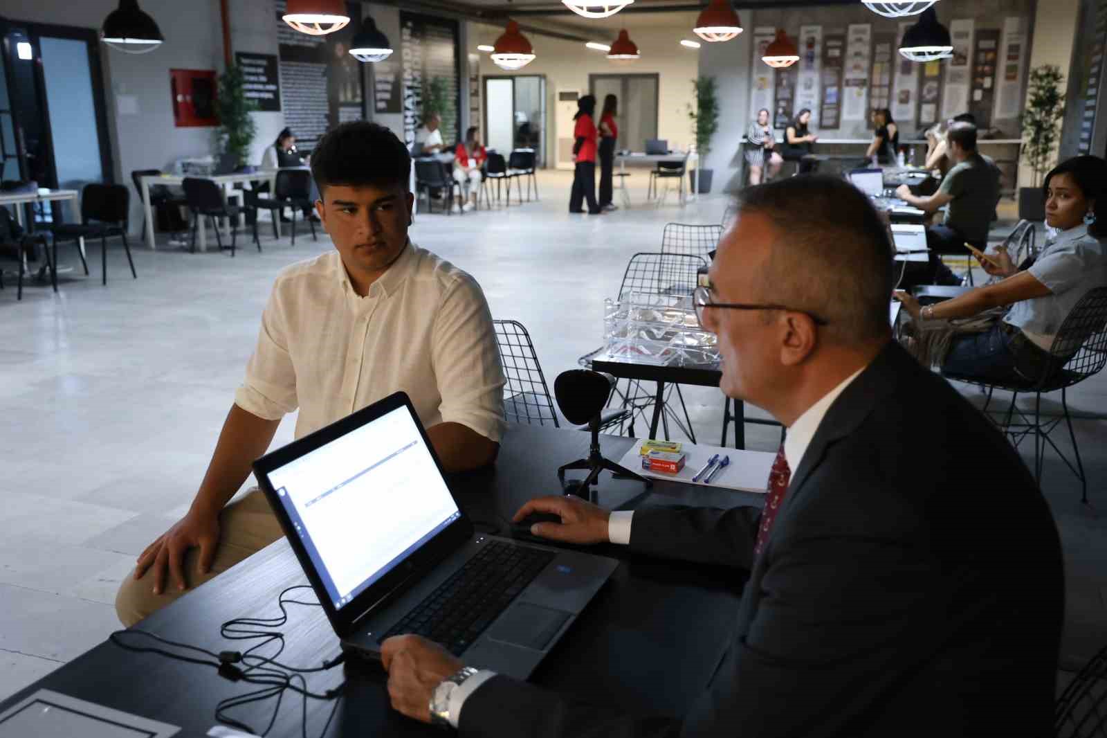 İlk kaydı Rektör yaptı