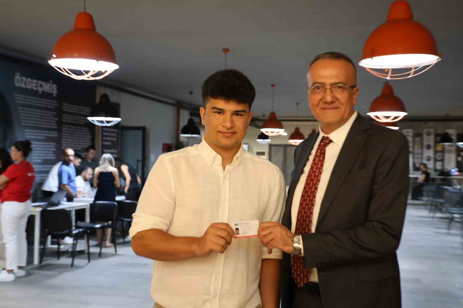 İlk kaydı Rektör yaptı