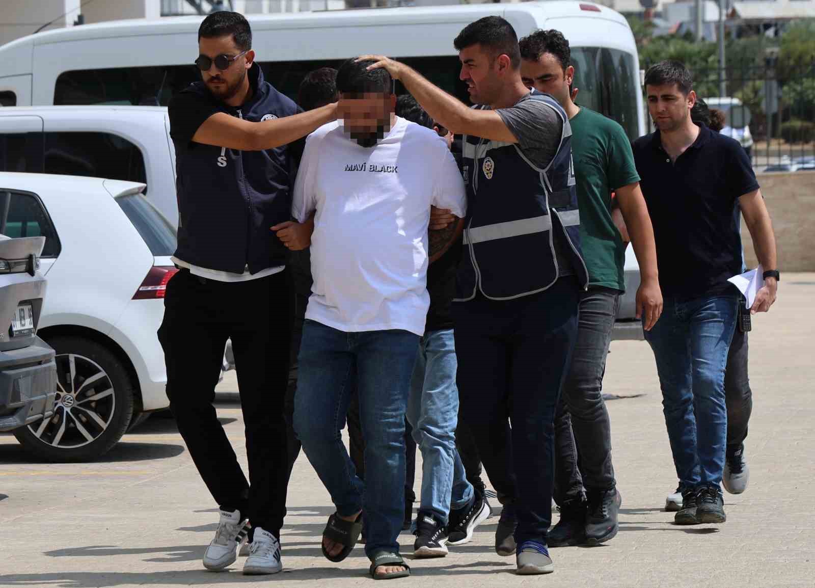 3 g&uuml;nde 2 defa iş yerini kuşunlamışlardı: Terlikli şebeke polis operasyonuyla yakalandı
