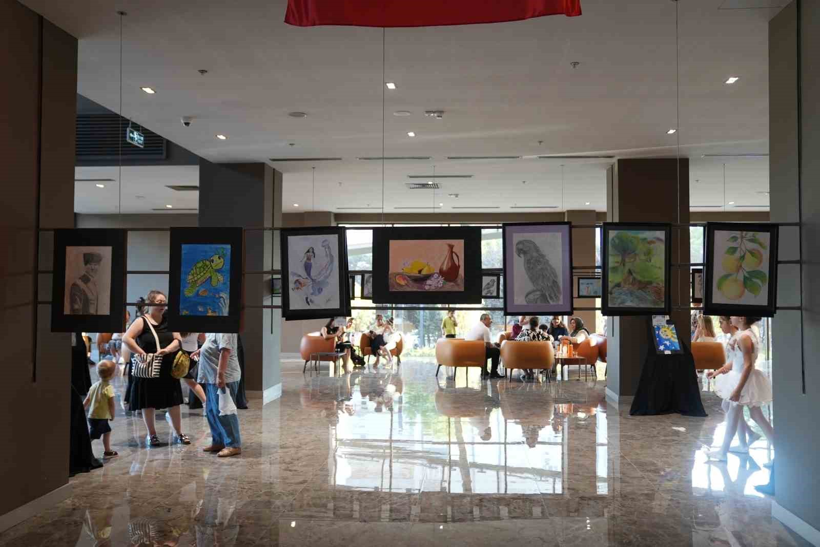 Şehitkamil&rsquo;de sanat yolculuğu sergiye d&ouml;n&uuml;şt&uuml;
