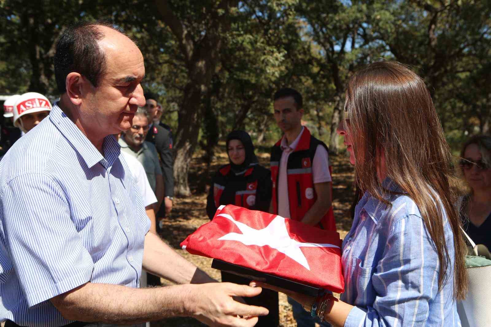 Kıbrıs Gazisi Rafi Ko&ccedil;, askeri t&ouml;renle son yolculuğuna uğurlandı

