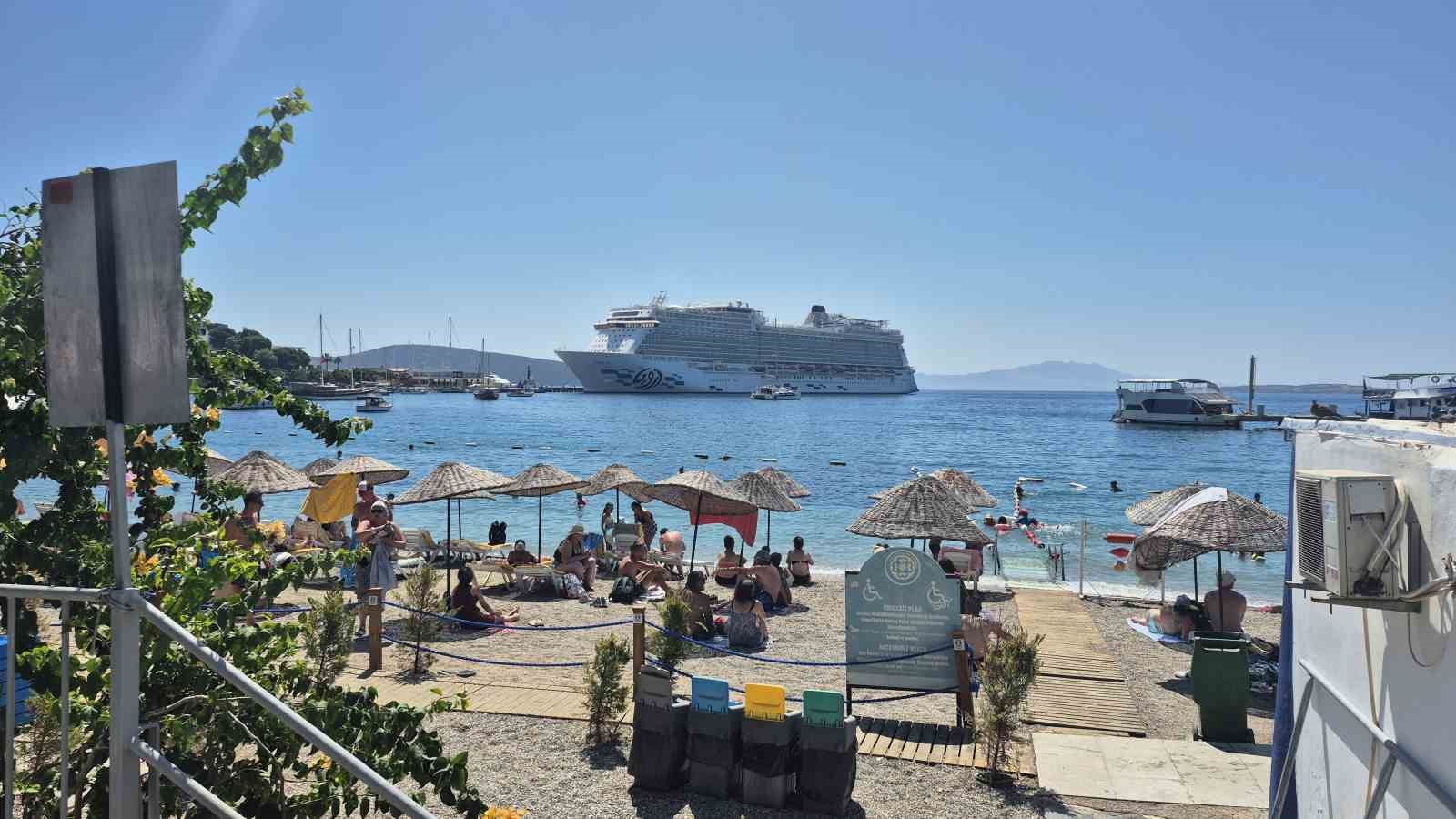 Bodrum’a, 2 bin 683 yolcuyla geldi