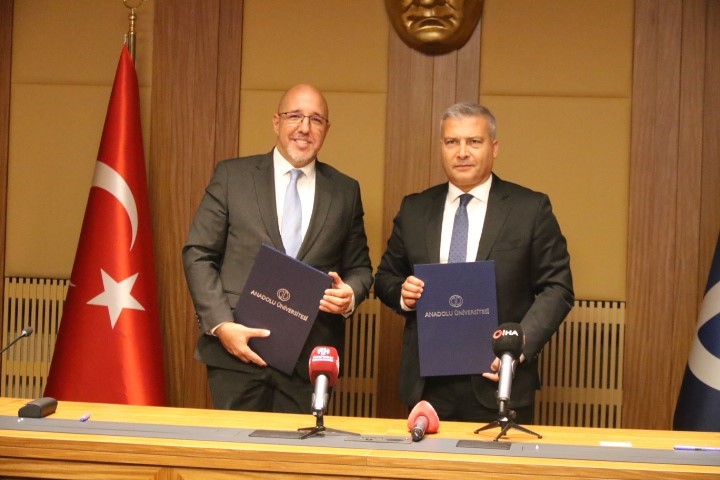 Anadolu Üniversitesi 4 bin 333 çalışanı için 111 bin 500 TL’lik rekor anlaşmaya imza attı