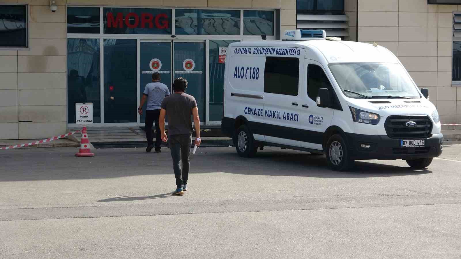 Çatıdan hortumla balkona inmek isterken hayatını kaybeden şahsın cenazesi teslim alındı