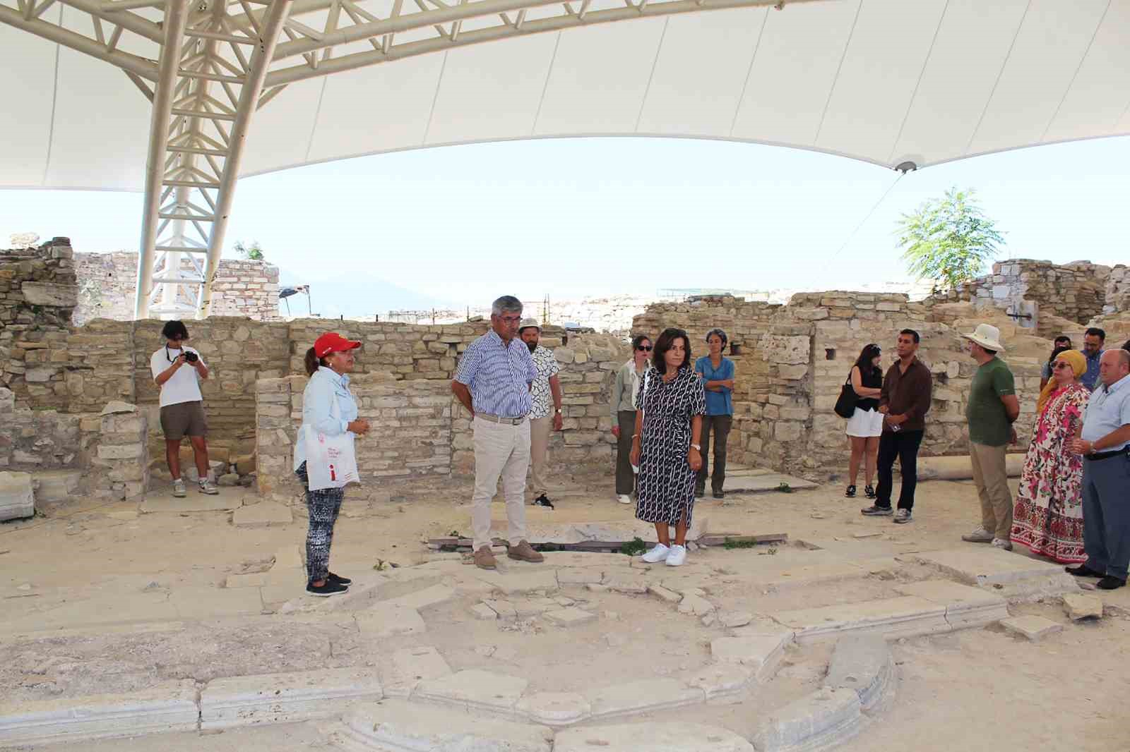 MSKÜ Rektörü Kaçar Kadıkalesi (Anaia) kazı alanında incelemelerde bulundu