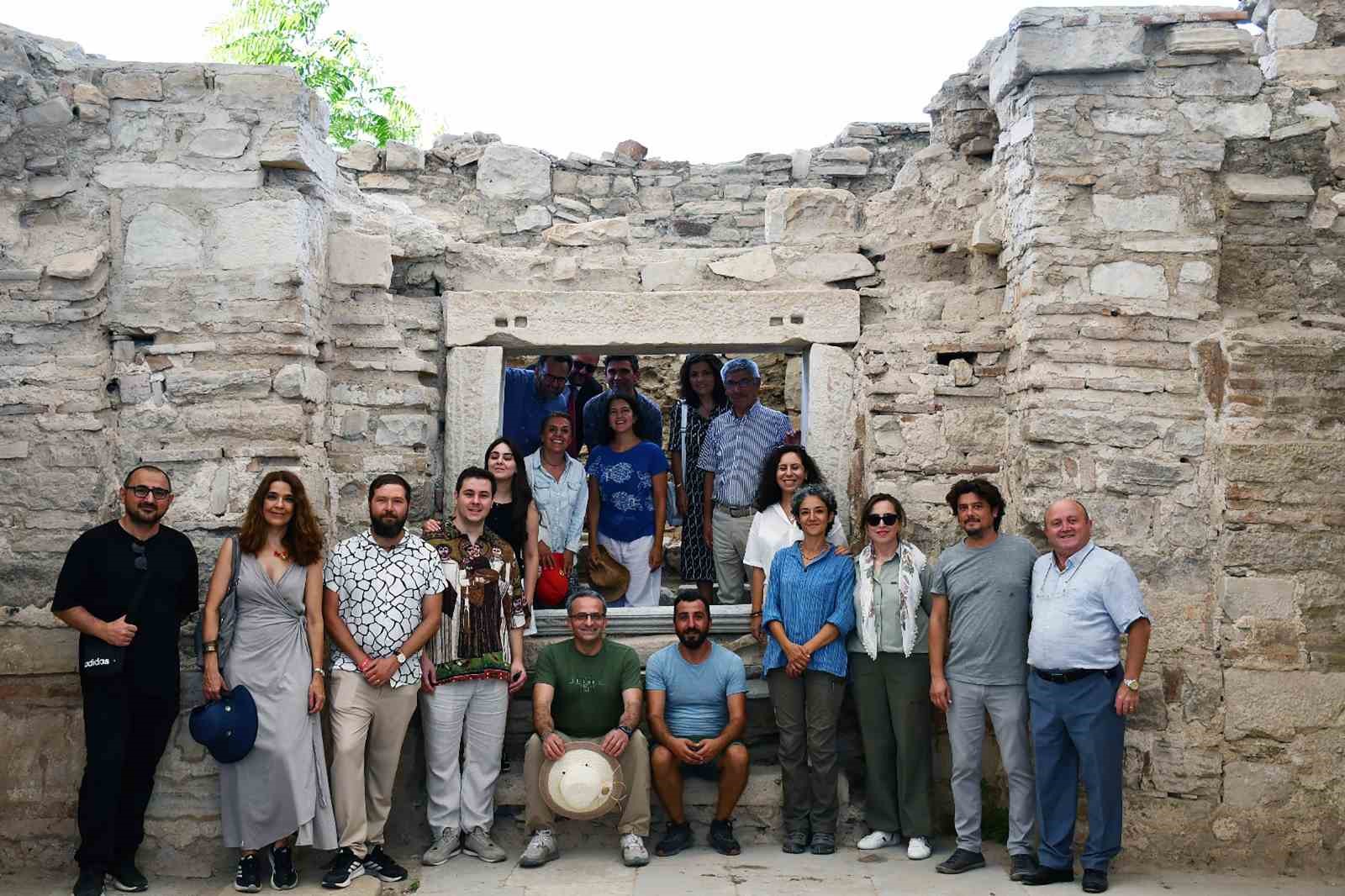 MSK&Uuml; Rekt&ouml;r&uuml; Ka&ccedil;ar Kadıkalesi (Anaia) kazı alanında incelemelerde bulundu
