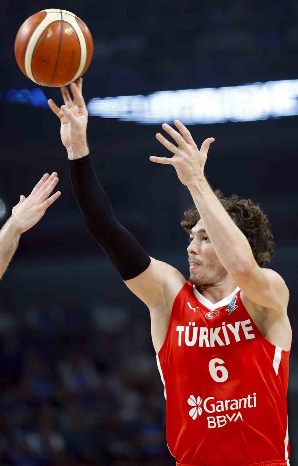 12 Dev Adam, Avrupa Şampiyonası&rsquo;nda 4&rsquo;te 4 yaptı
