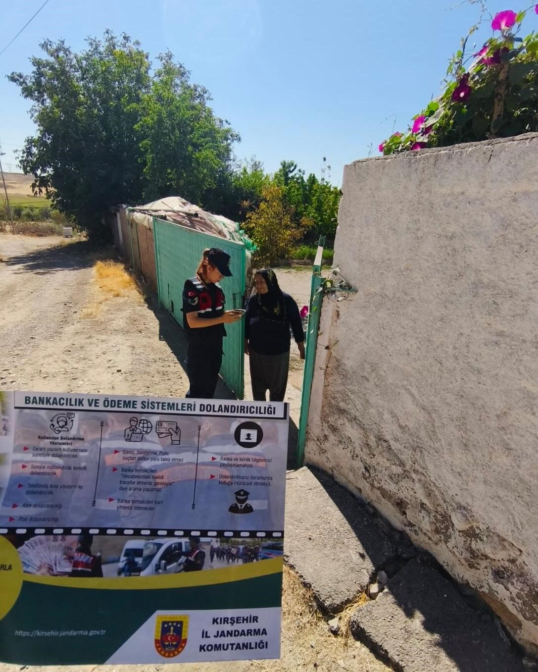 Kırşehir&rsquo;de jandarma ekipleri dolandırıcılığa karşı vatandaşları bilgilendirdi
