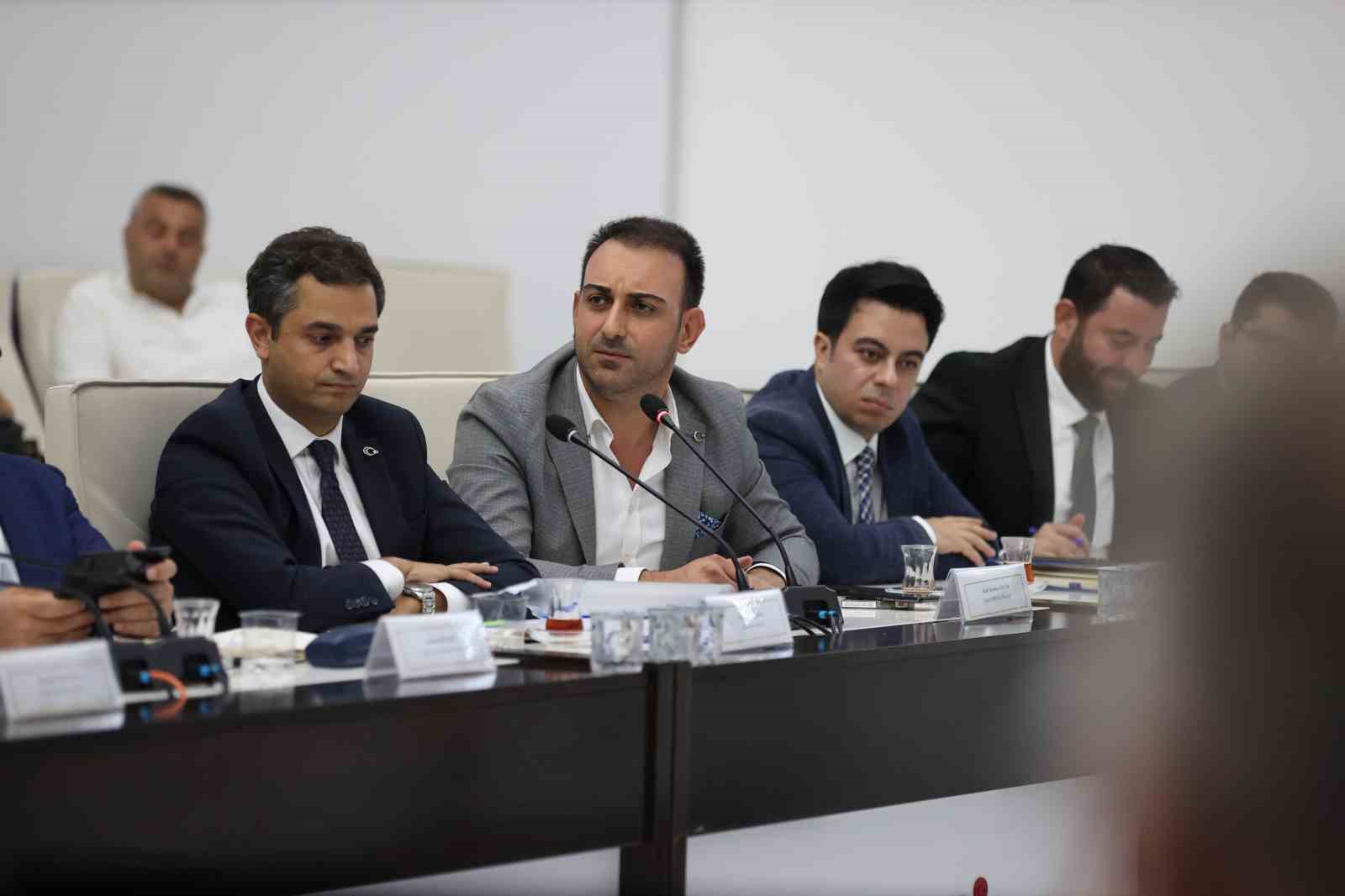 CHP&rsquo;li başkan ve İYİ Partili vekilden Bakan Kurum&rsquo;a Hatay teşekk&uuml;r&uuml;
