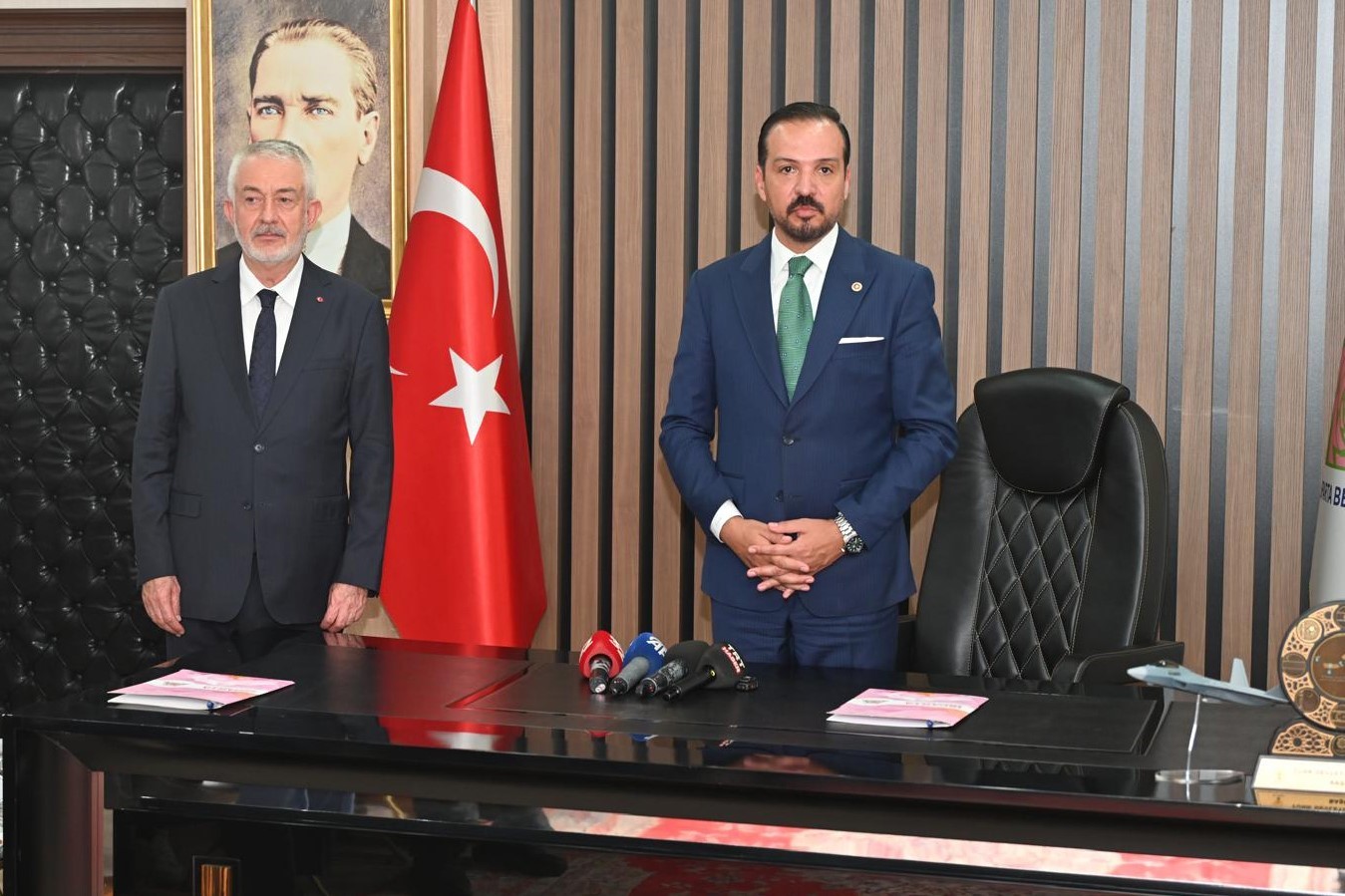 Kürşad Zorlu’dan Özgür Özel’e gönderme: "Sayın Özel balıkçılığı önemsiyorsa İzmir Körfezi’ne gidip bir baksın"