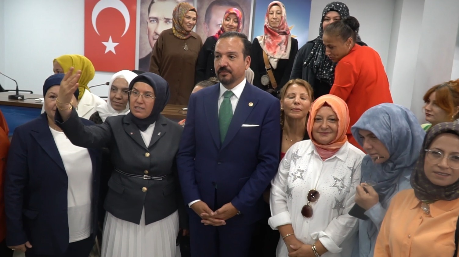 Kürşad Zorlu’dan Özgür Özel’e gönderme: "Sayın Özel balıkçılığı önemsiyorsa İzmir Körfezi’ne gidip bir baksın"