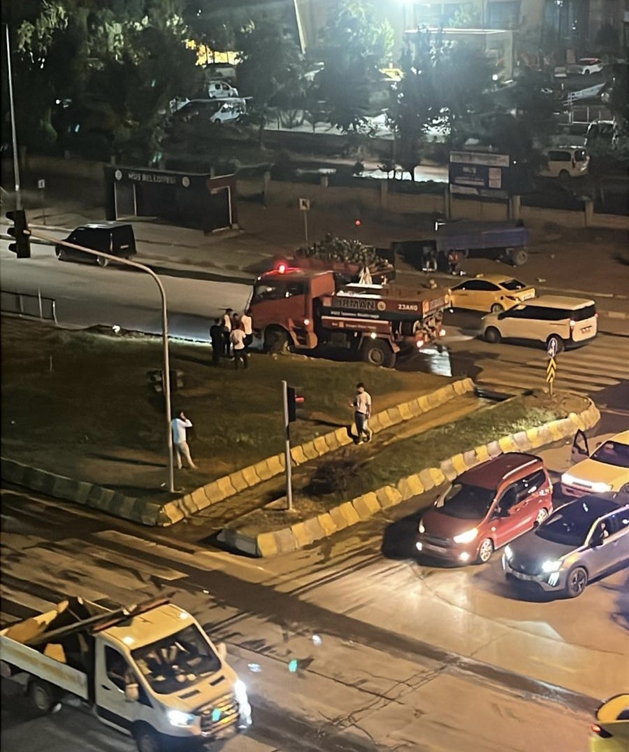 Muş&rsquo;ta trafik kazası: 2 yaralı
