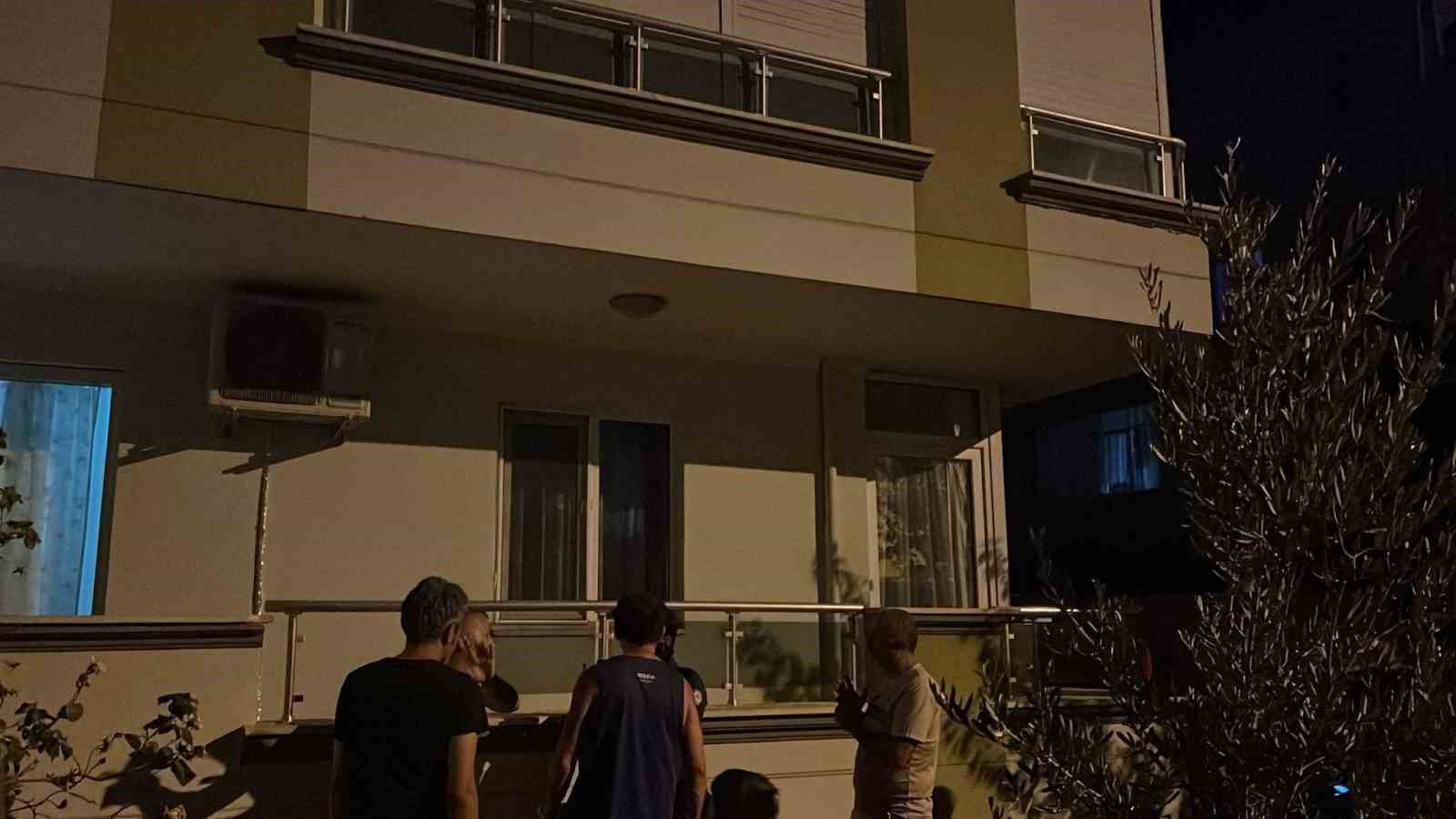 Molotoflu saldırının ilk g&ouml;r&uuml;nt&uuml;leri ortaya &ccedil;ıktı, komşular yangına m&uuml;dahale etti
