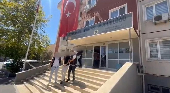 Diyarbakır’da uyuşturucu operasyonu: 34 bin adet hap, 2 kilo kokain ele geçirildi
