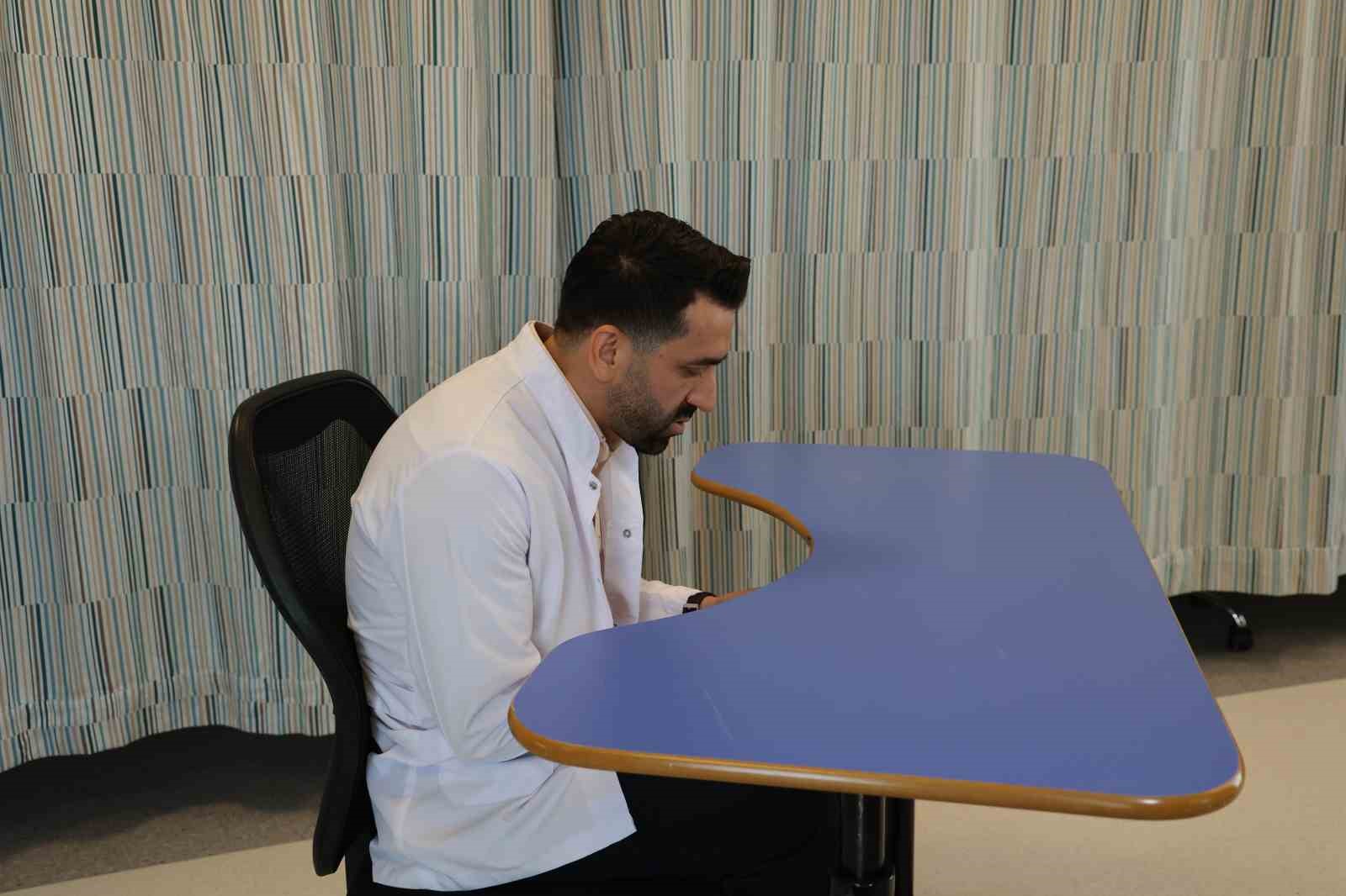 Teknolojinin gelişimi duruş bozukluklarını arttırdı
