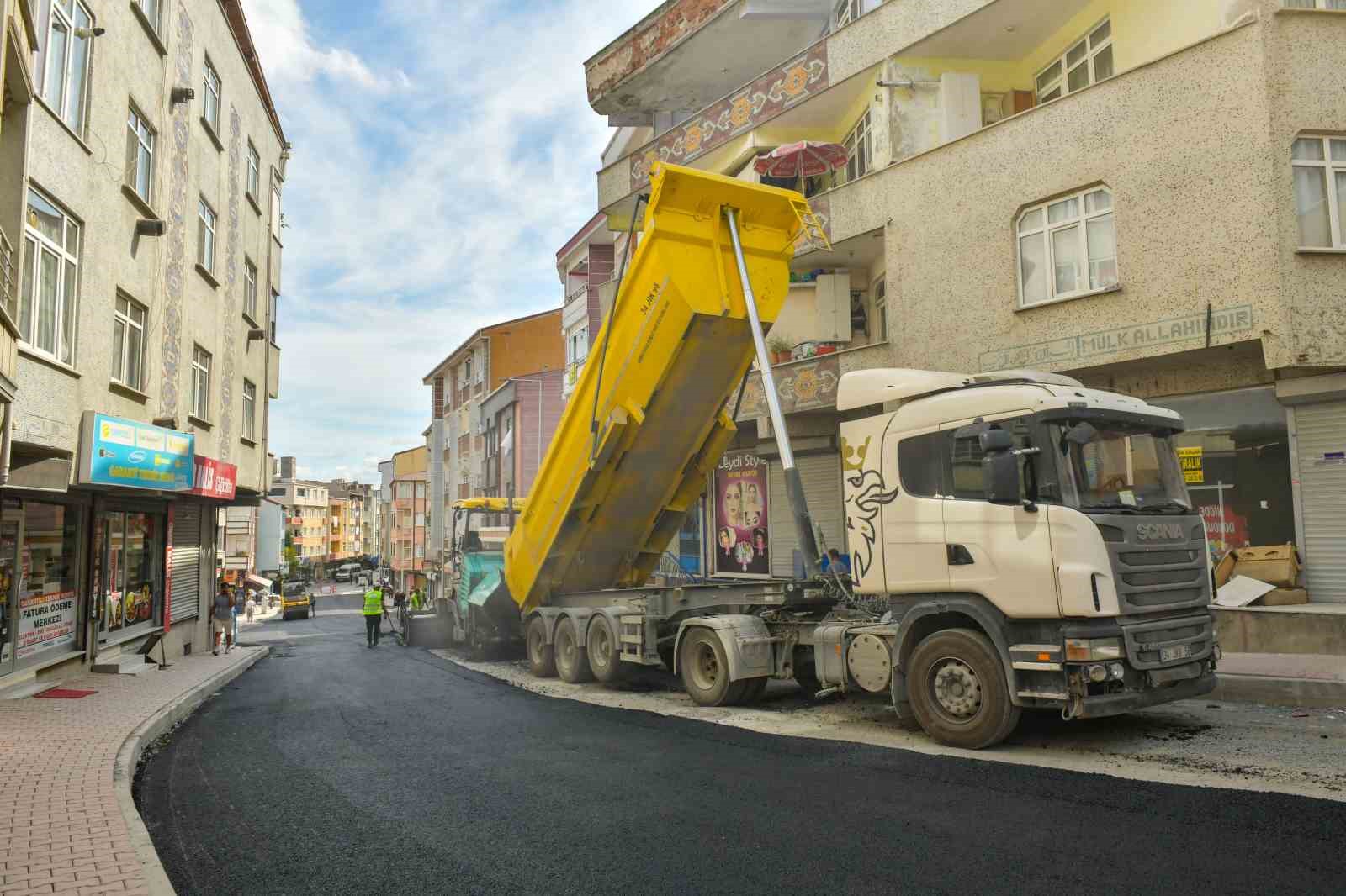 Esenyurt&rsquo;un altyapı ve bozuk yol sorunu &ccedil;&ouml;z&uuml;l&uuml;yor
