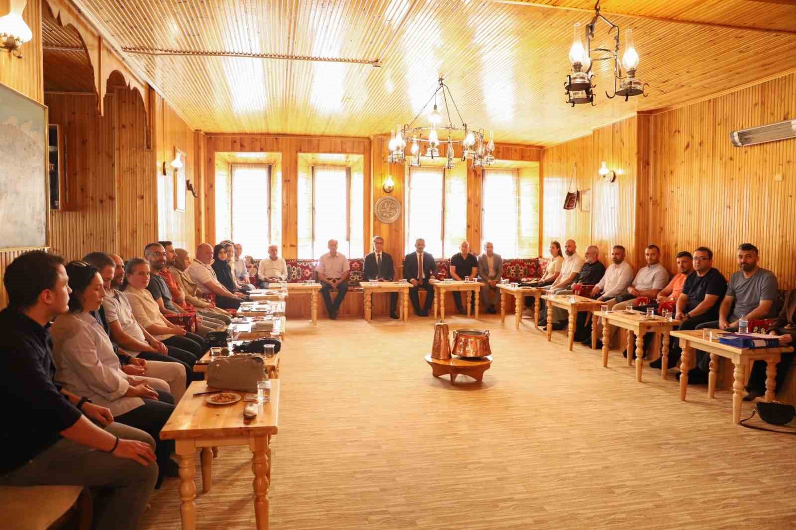 Bayburt&rsquo;ta &ouml;ğretmen bilgilendirme ve eğitim toplantıları başladı
