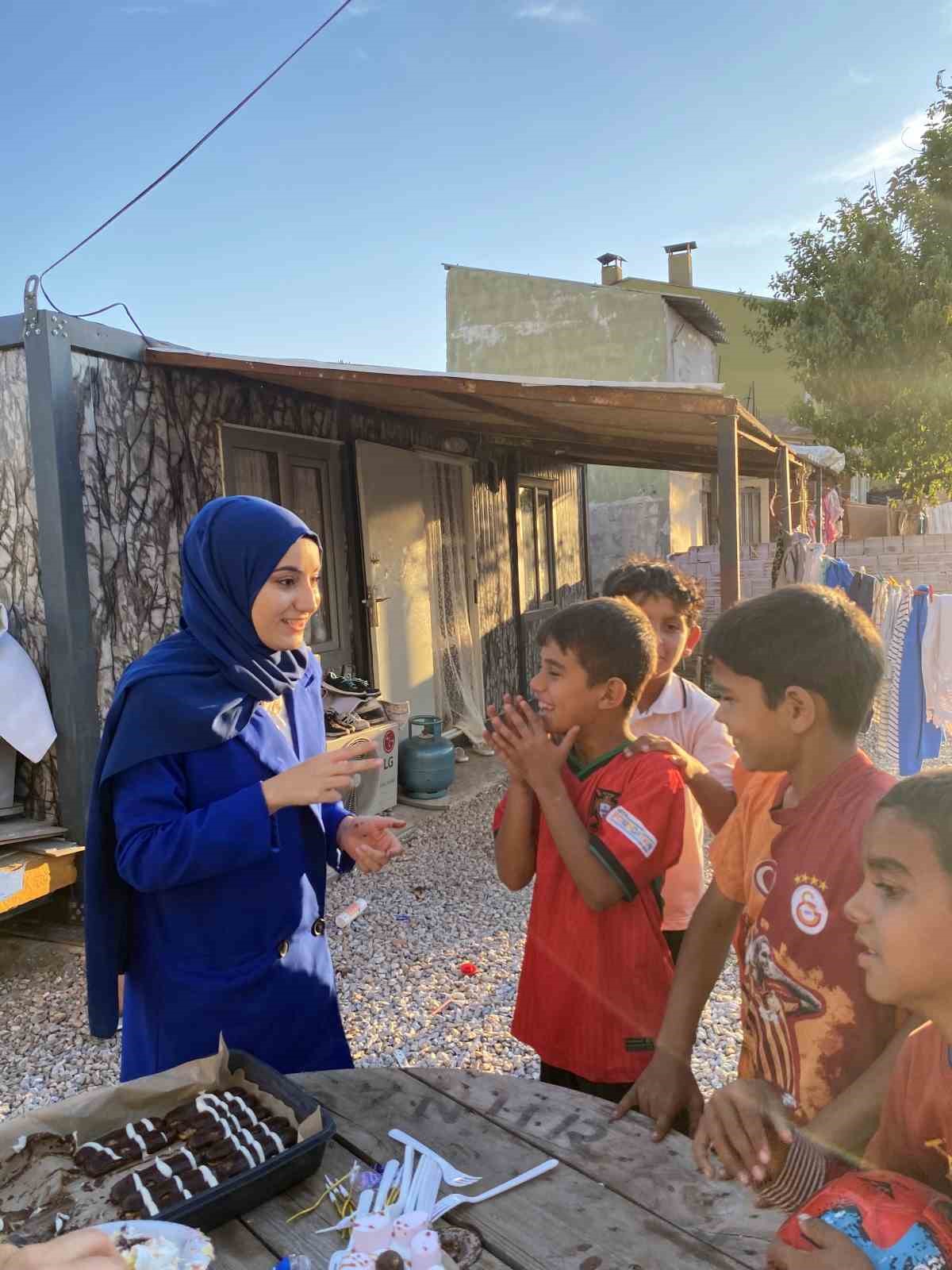 23 yaşındaki Melisa 10 k&uuml;t&uuml;phane kurdu
