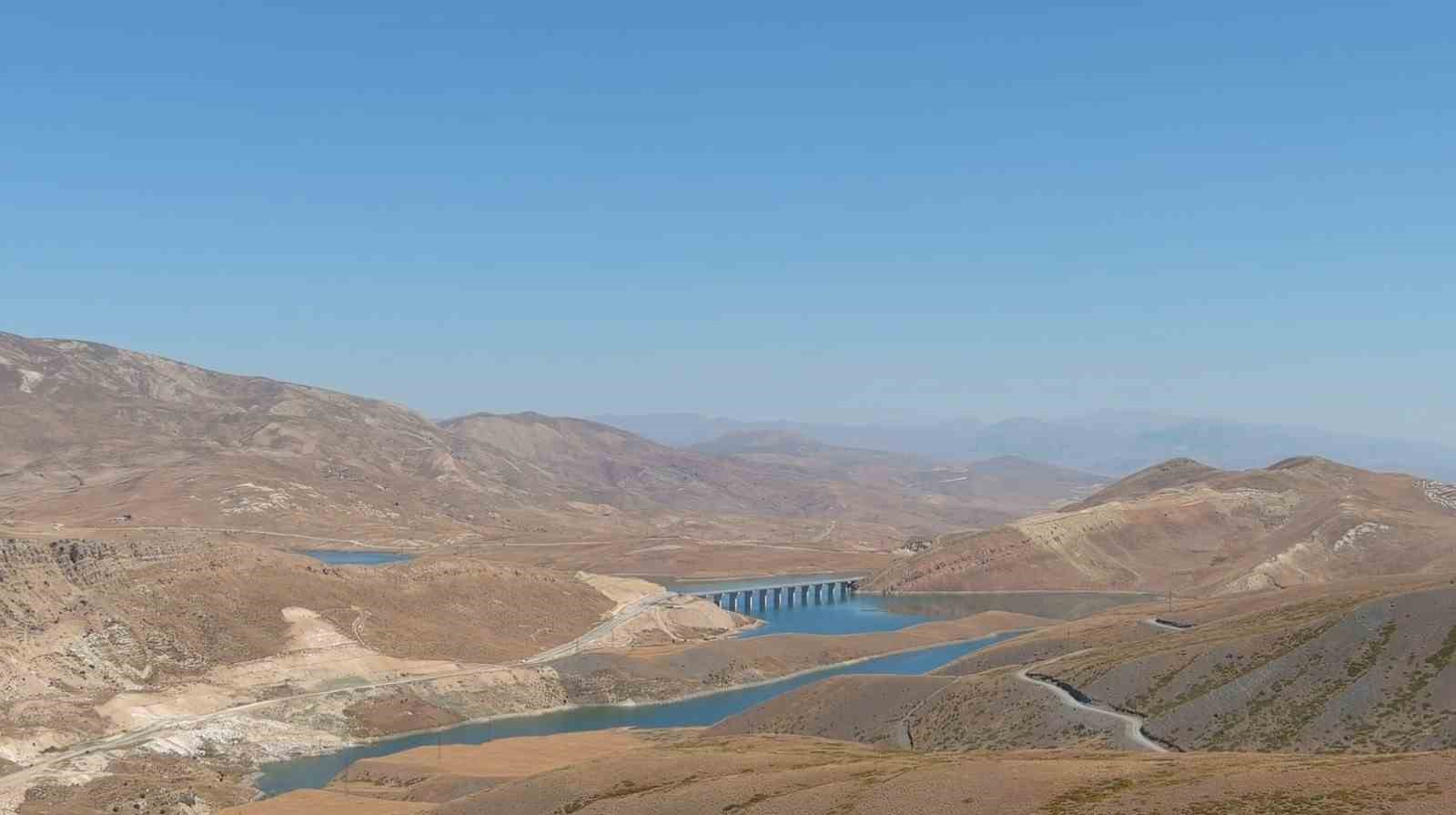 Turnaçayırı Barajı sulamasıyla Erzincanlı çiftçinin yüzü gülecek