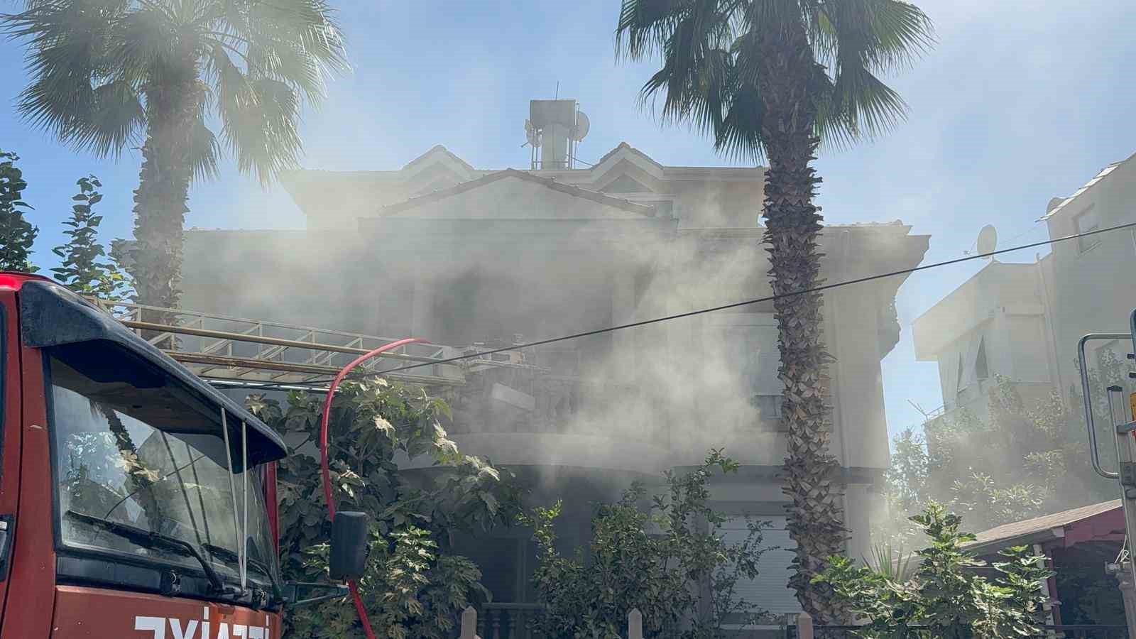 2 katlı m&uuml;stakil evde yangın paniği
