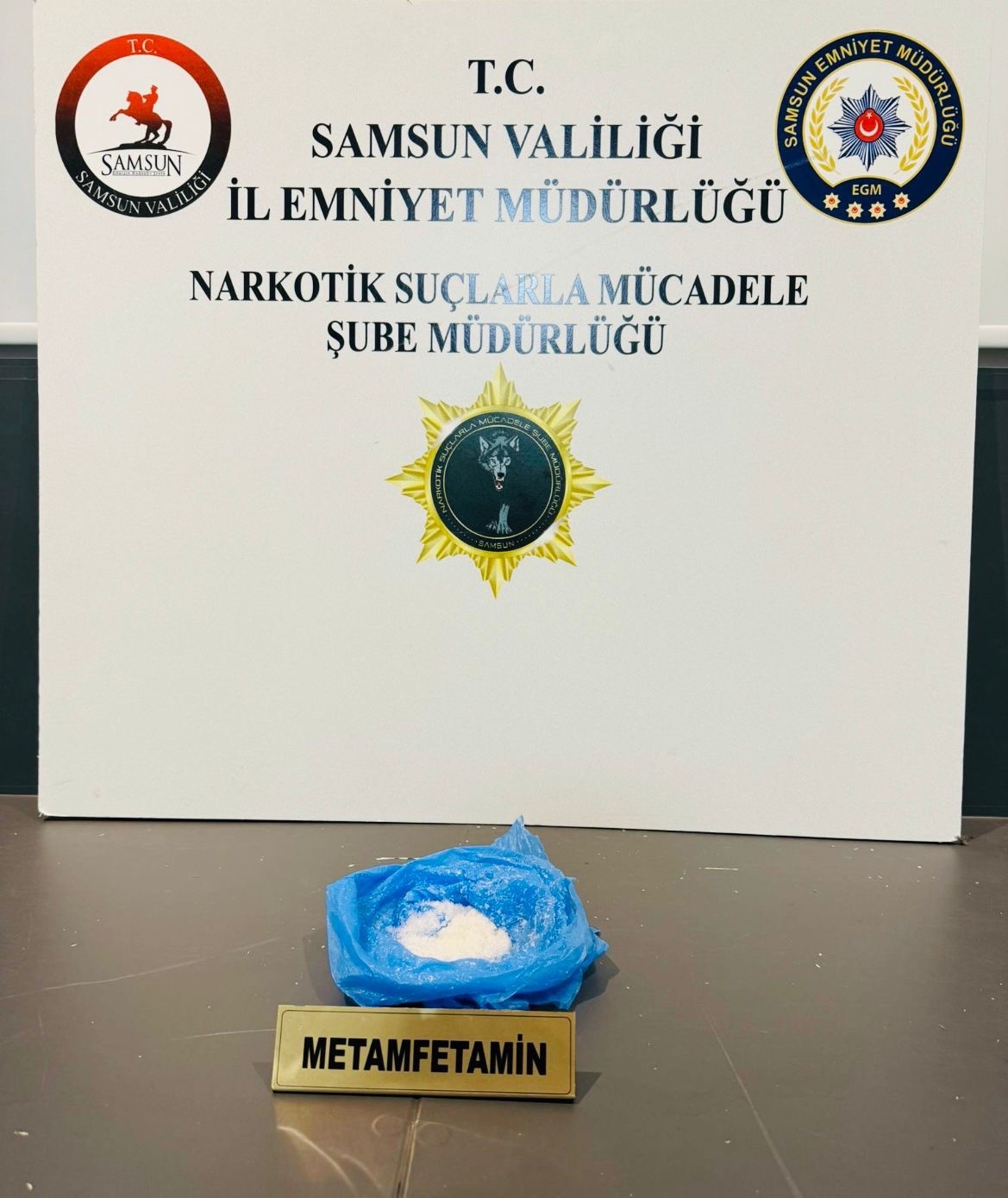 Şüpheli şahısların üzerinden uyuşturucu çıktı