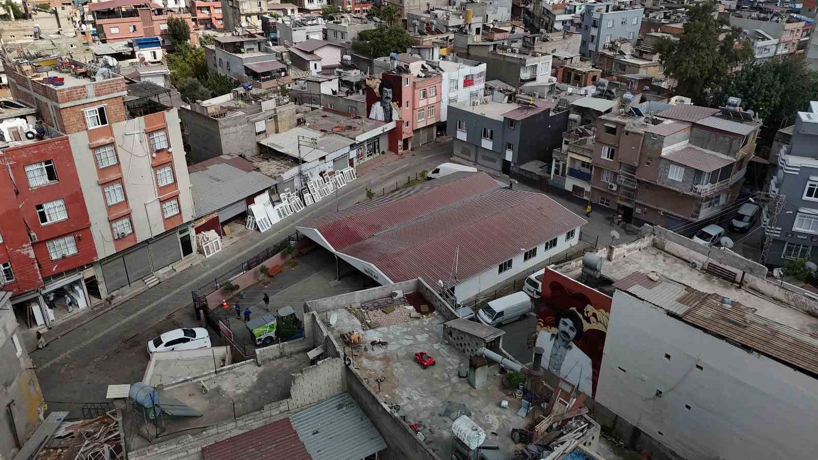Ünlü sanatçılar Ferdi ve Müslüm’ün grafitileri büyüdükleri mahalleye çizildi
