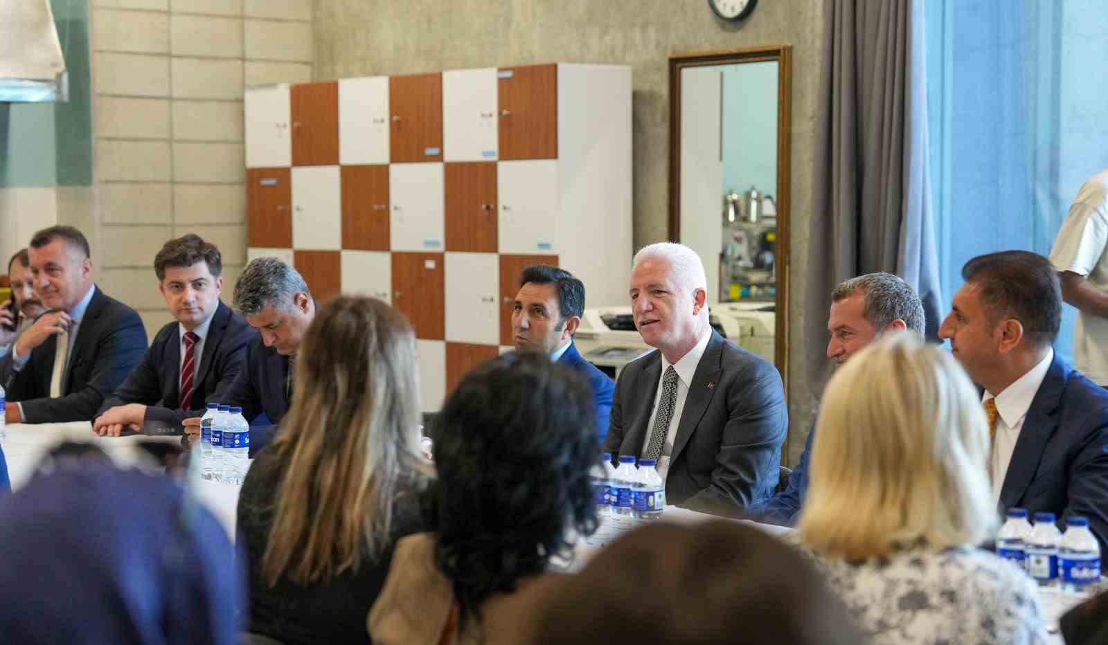 İstanbul Valisi G&uuml;l: "İstanbul&rsquo;da eğitim veren t&uuml;m okullarımız depreme dayanıklı"
