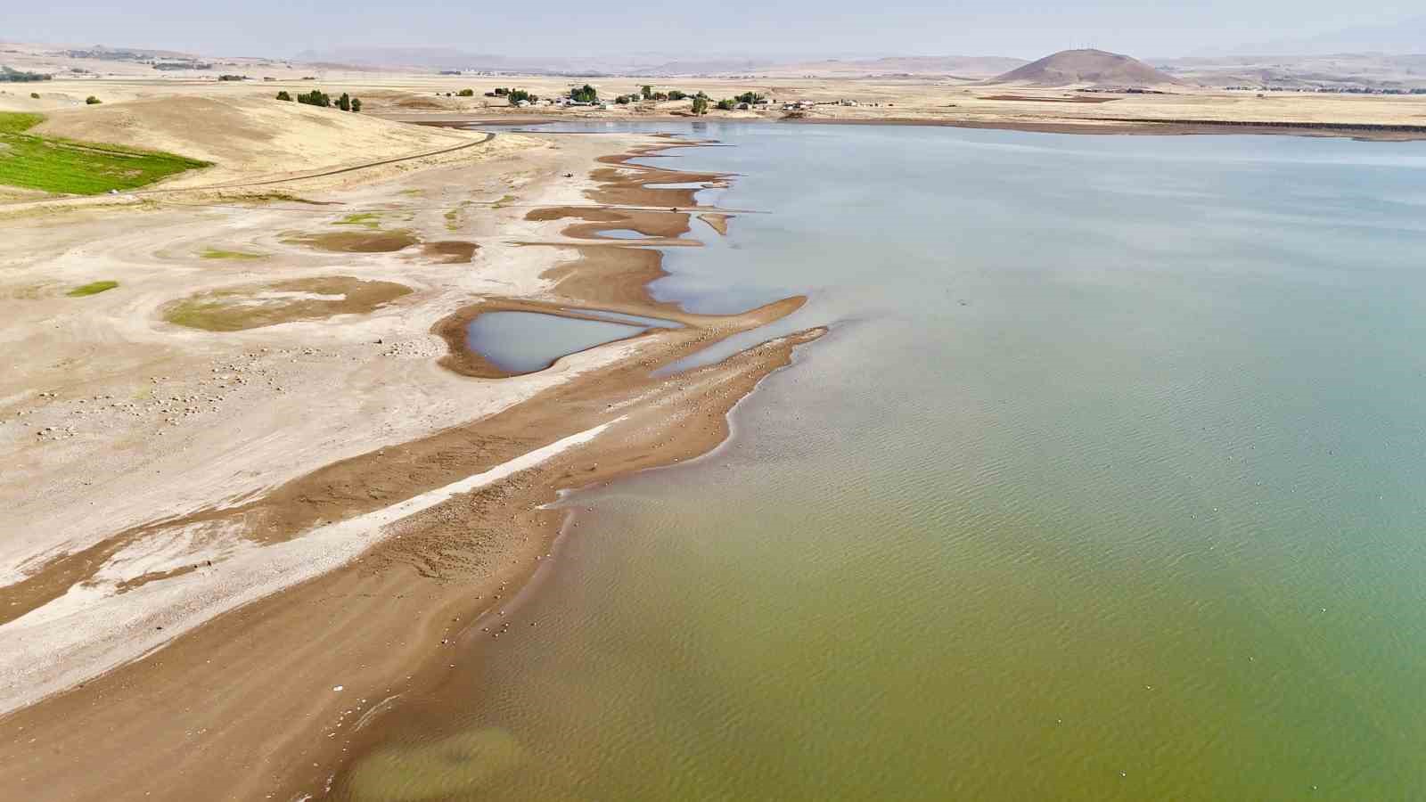 Patnos Barajı’nda  su seviyesi alarm veriyor