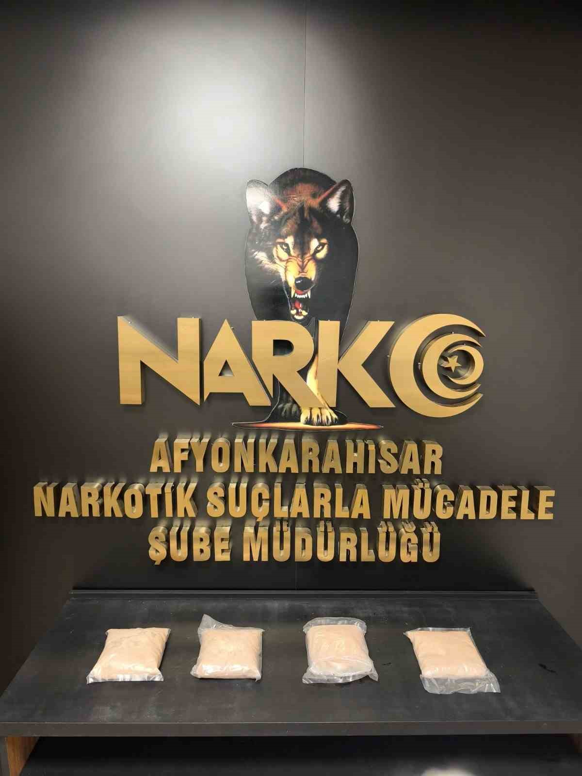 Yolcu otobüsünde 600 kilogram uyuşturucu yapılabilecek hammadde ele geçirildi