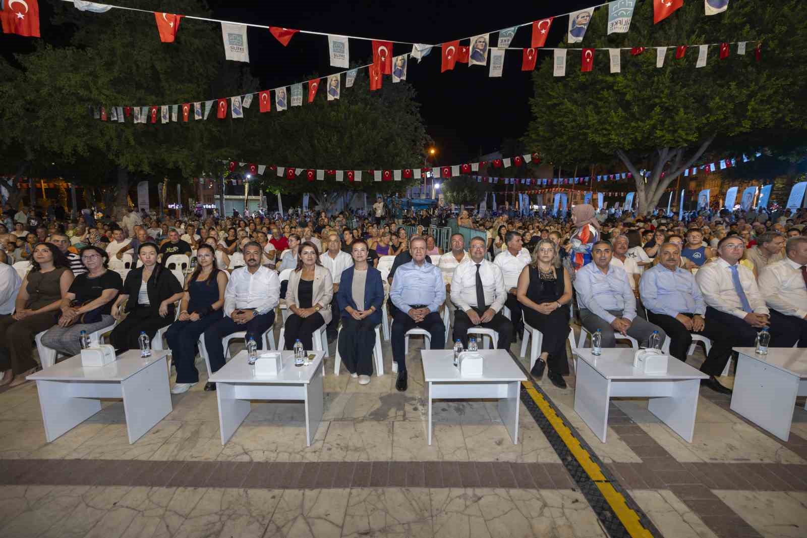 Başkan Se&ccedil;er, Silifke M&uuml;zik ve Folklor Festivali&rsquo;ne katıldı
