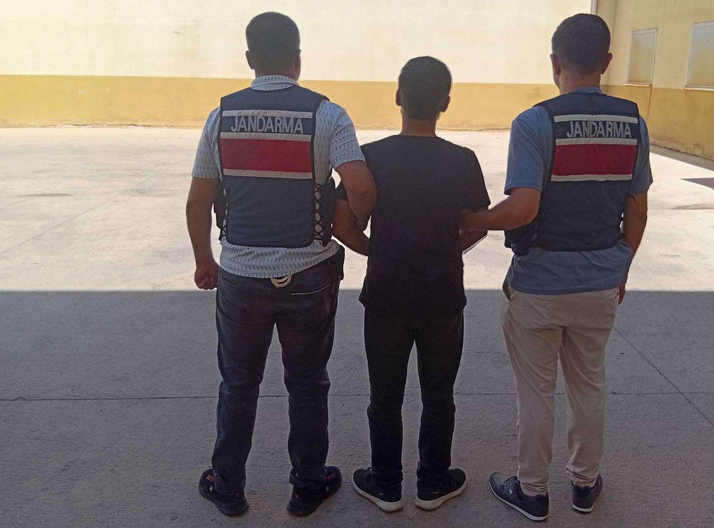 Dolandırıcılık suçundan aranan şahıs yakalandı