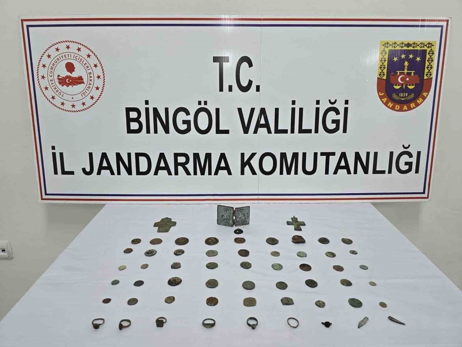 Bingöl’de jandarma ekipleri tarihi eser objeler ele geçirdi