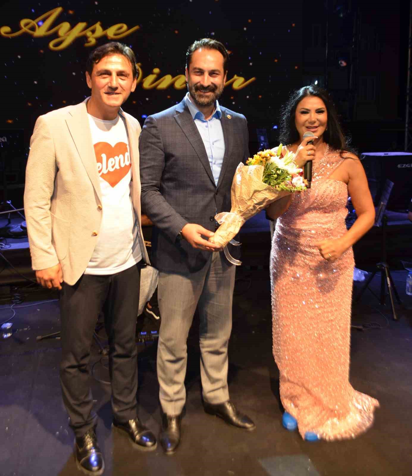 Ayşe Dinçer, Selendi’de binlerce vatandaşı coşturdu
