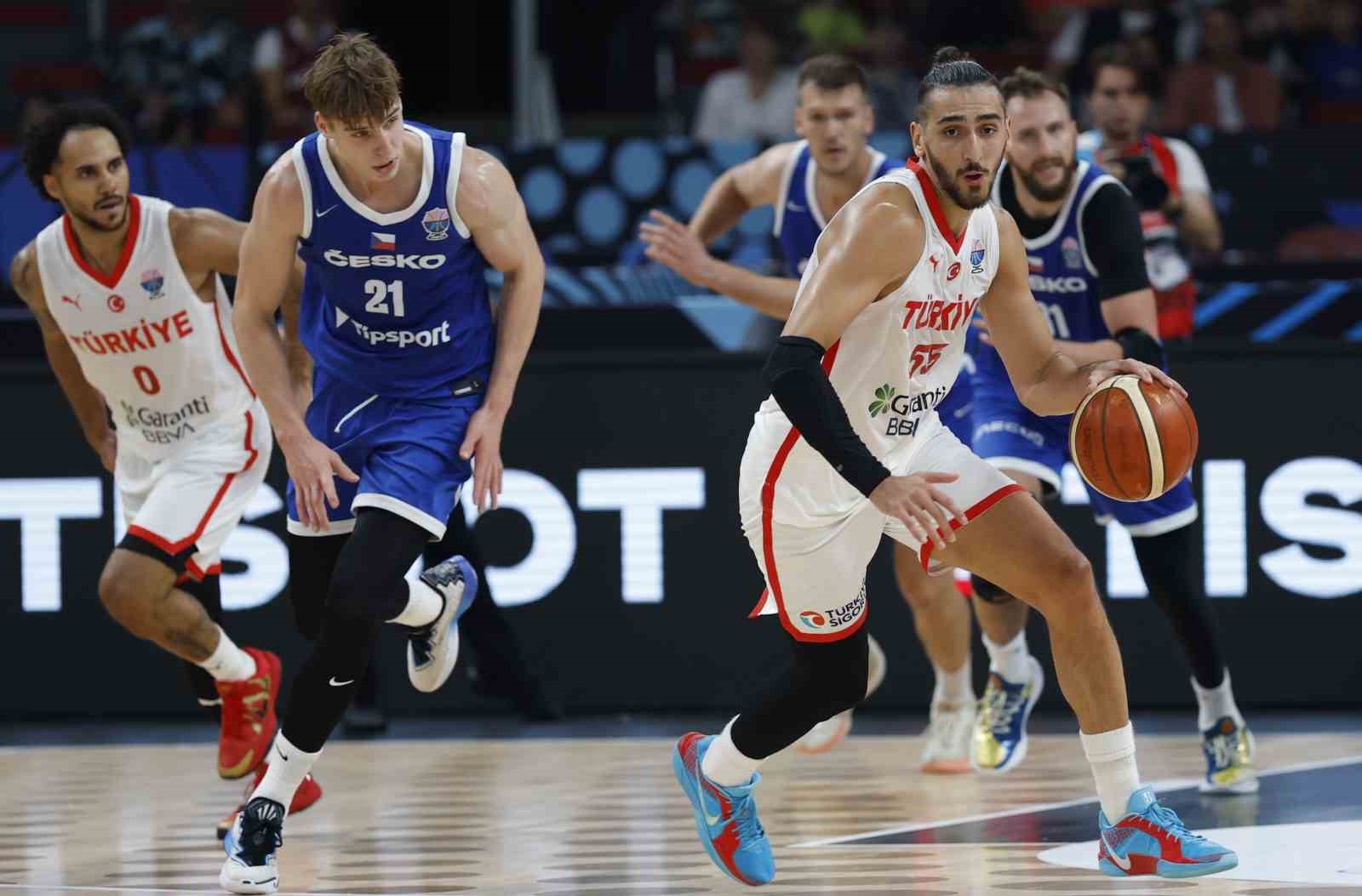 A Milli Erkek Basketbol Takımı, grup liderliği i&ccedil;in Sırbistan karşısında
