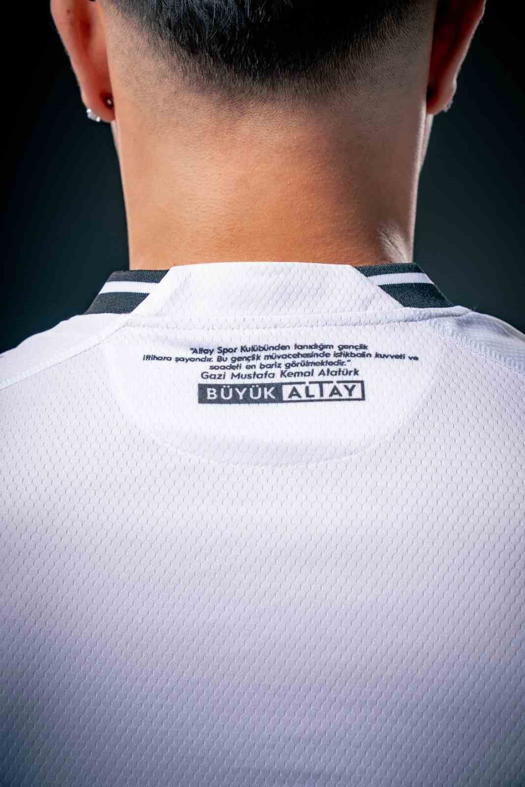 Altay, yeni sezon formalarını tanıttı
