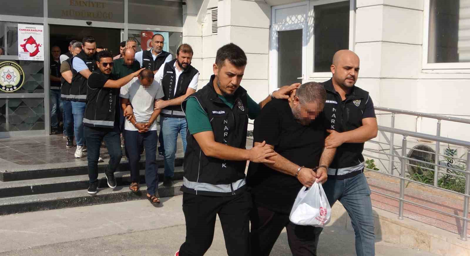 Sürpriz yumurtalardan bile uyuşturucu çıkmıştı: 8 şüpheli adliyeye sevk edildi
