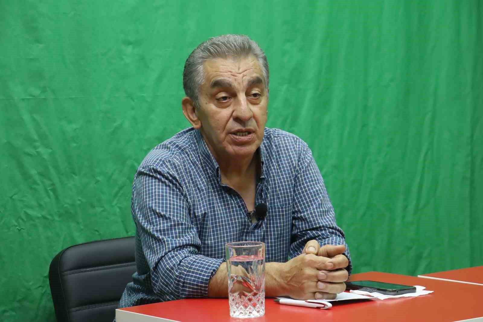 2 saat planlanan program 3 dakika s&uuml;rd&uuml;, moderat&ouml;r ne yapacağını şaşırdı
