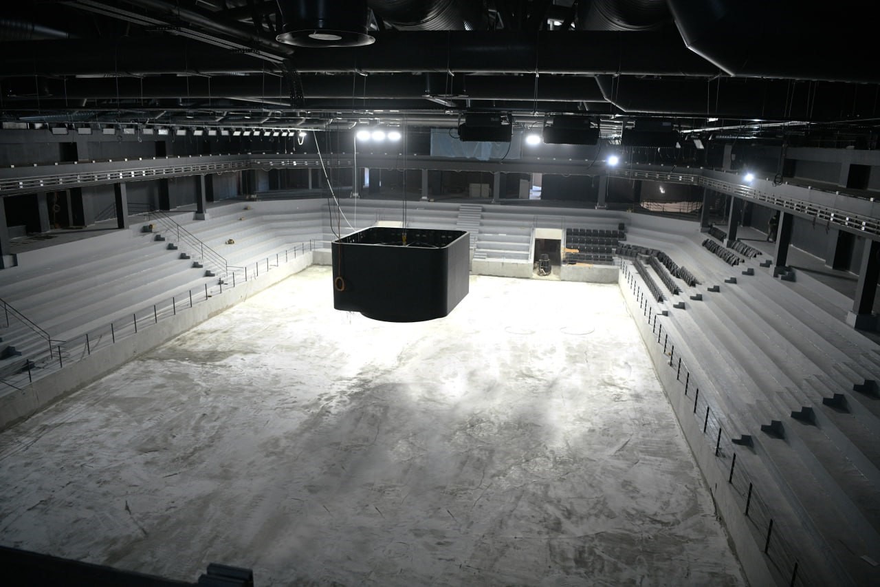 Çayırova’daki spor kompleksinde tribün koltuklarının montajına başlandı