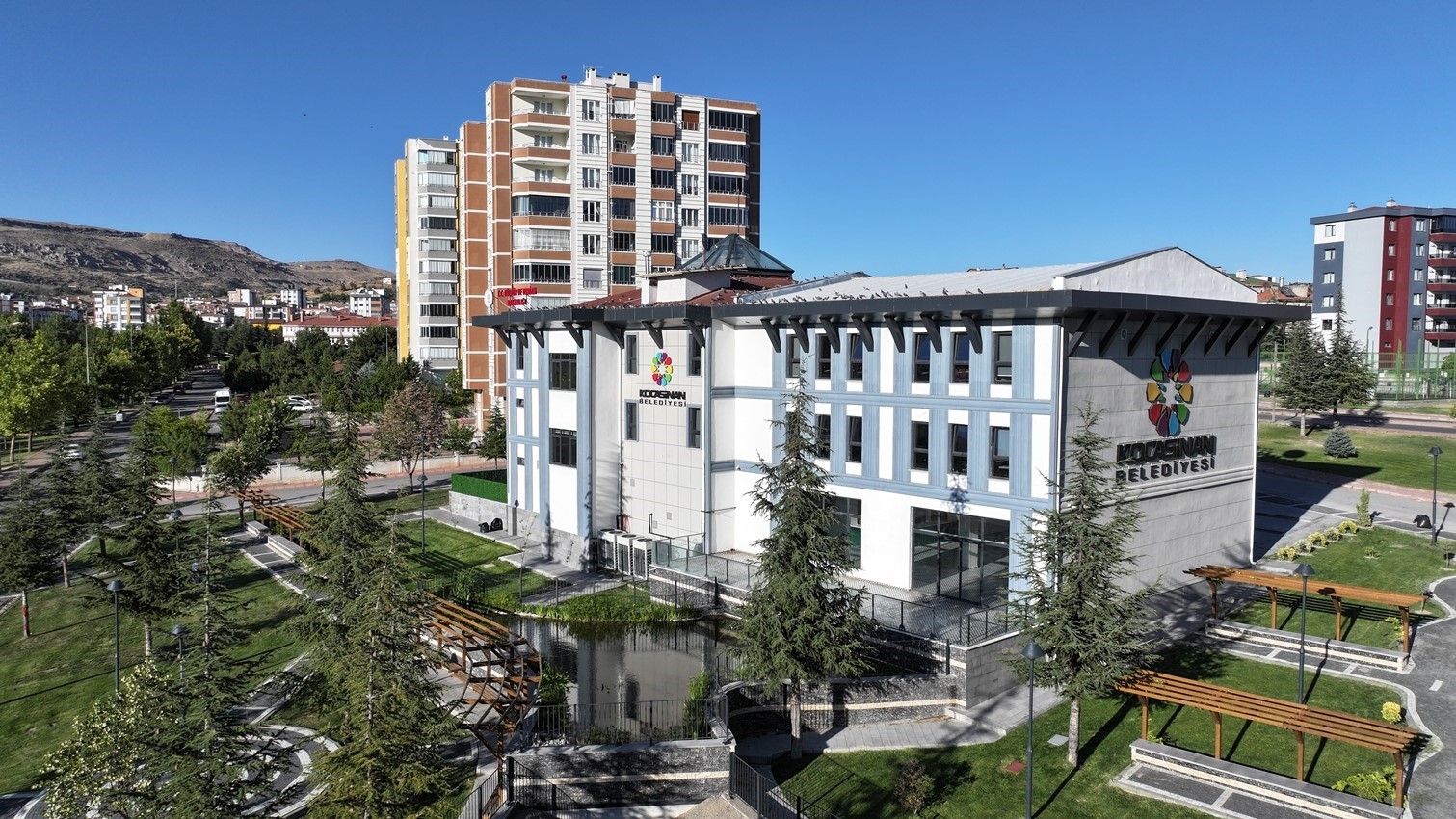 Başkan &Ccedil;olakbayrakdar&rsquo;dan Kayseri&rsquo;ye T&uuml;rkiye&rsquo;nin &lsquo;en g&ouml;rkemli&rsquo; k&uuml;t&uuml;phanesi
