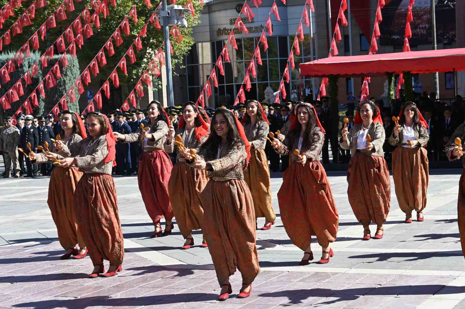 Eskişehir d&uuml;şman işgalinden kurtuluşunun 103. yılını kutladı
