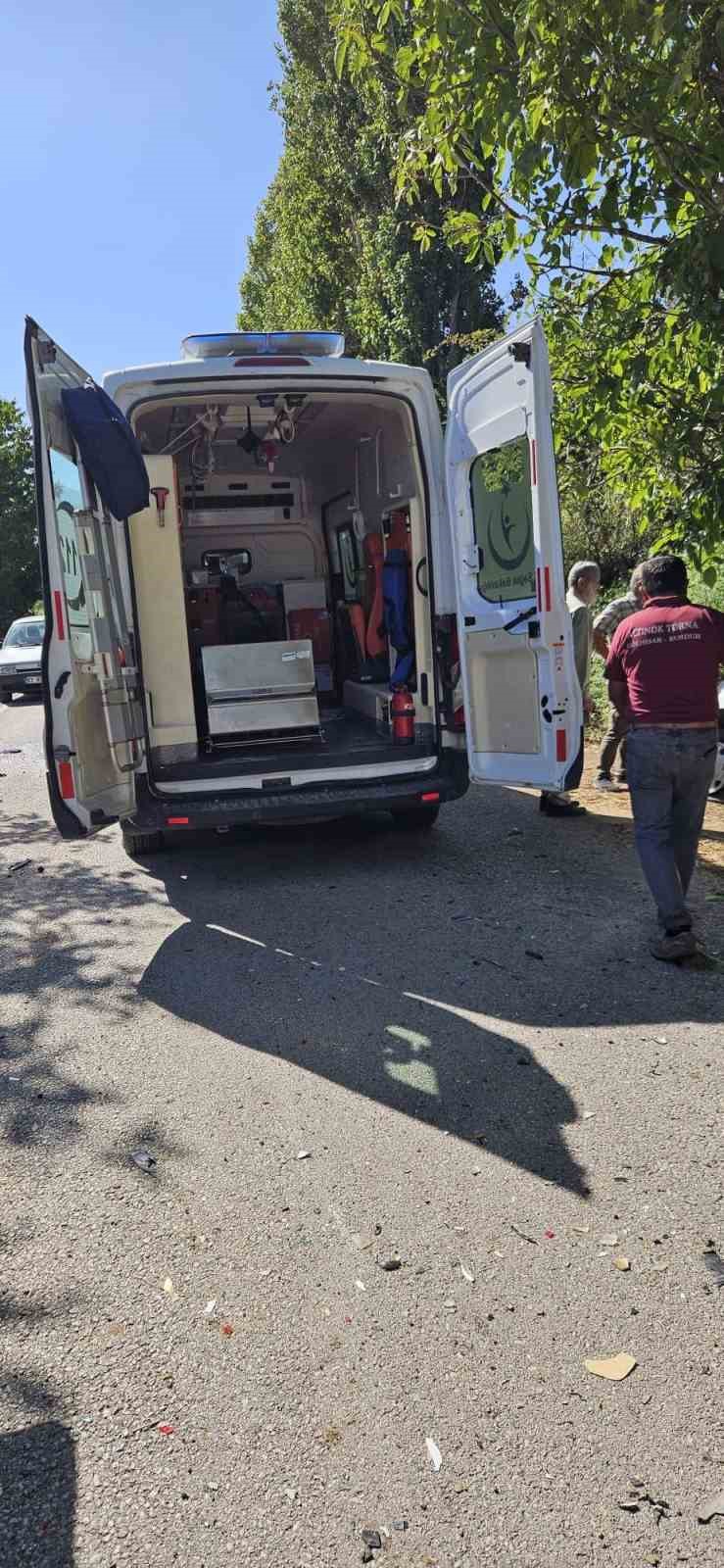 Burdur’da otomobil ile kamyon çarpıştı: 1 ölü