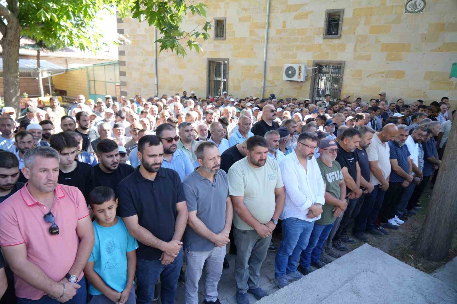 "Kazasız yarış" dilemişti, yarış rotası olan köyünde sonsuzluğa uğurlandı