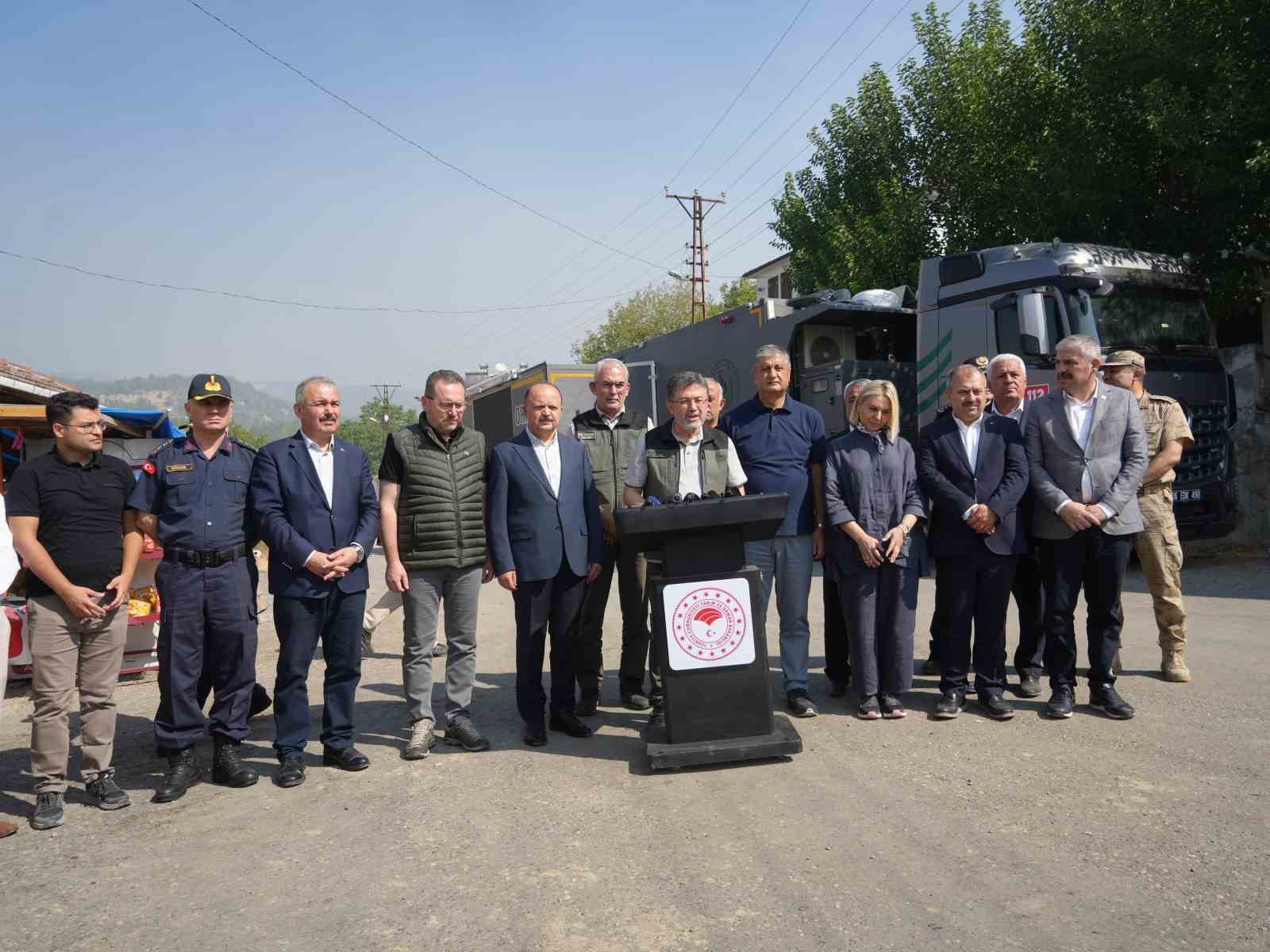 Orman Bakanı Yumaklı: "3 dalga halinde orman yangınlarıyla m&uuml;cadele ettik"
