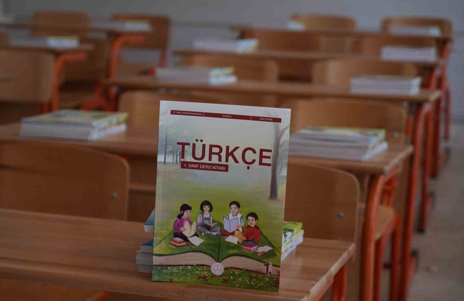 Muş’ta 1 milyondan fazla ders kitabı sıralara bırakıldı