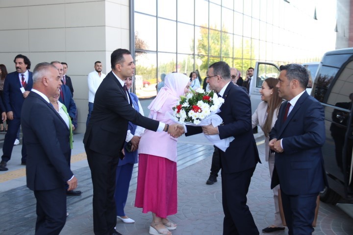 Kamu Hastaneleri Genel Müdürü Dr. Usta, Eskişehir Şehir Hastanesi’ni ziyaret etti